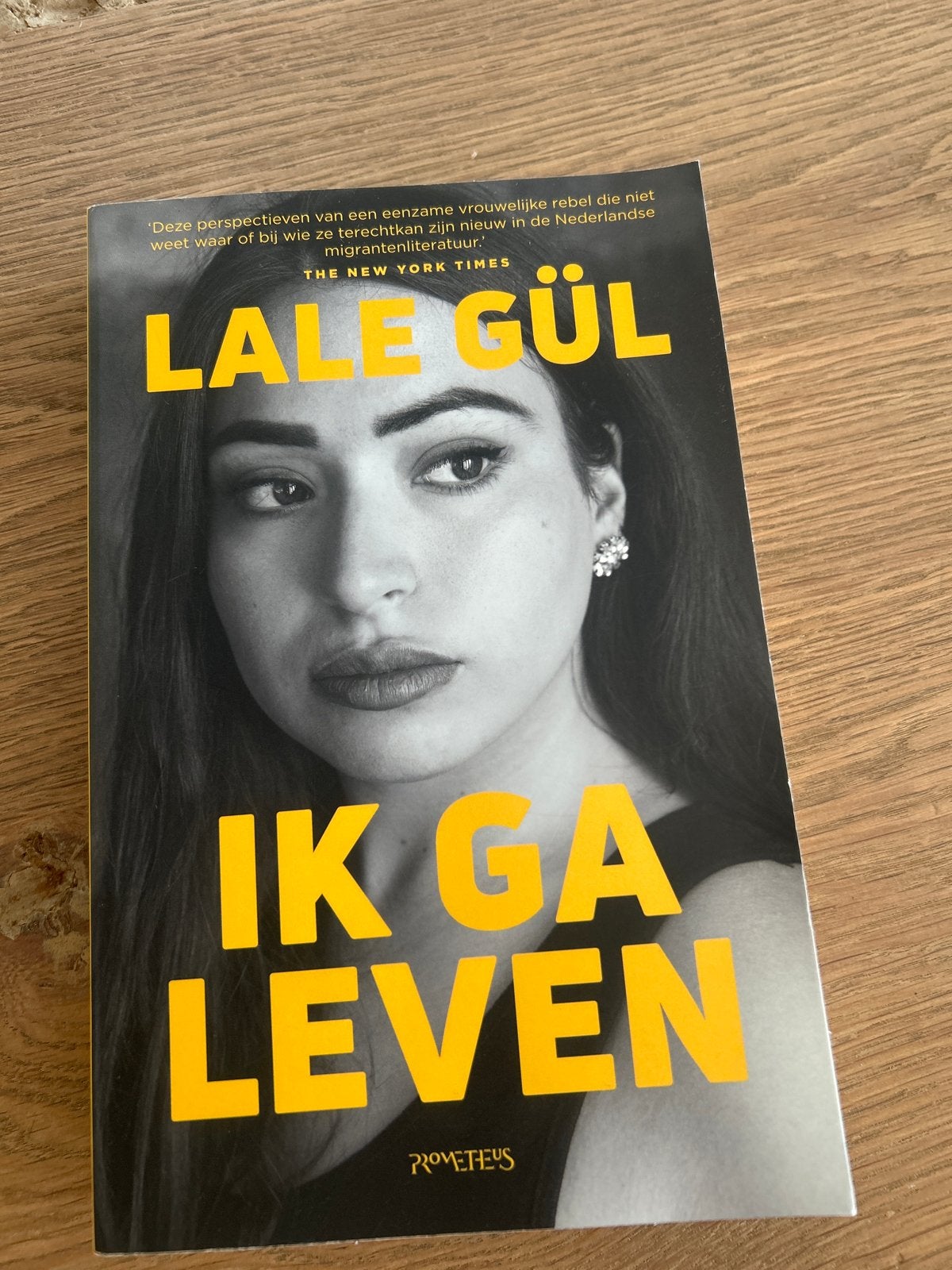 Lale Gül - Ik Ga Leven (Boek), Ophalen of Verzenden, Zo goed als nieuw, Nederland