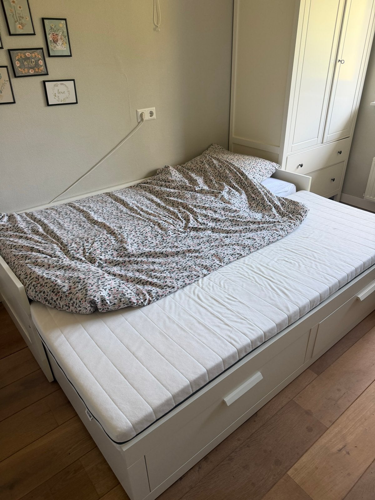IKEA Kledingkast Hemnes met 2 lades wit + uitschuifbaar bed, Ophalen, Gebruikt, 50 tot 100 cm, Met lade(s)