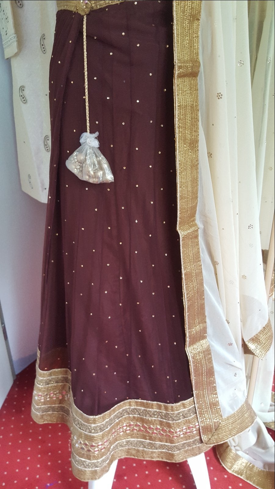 Prachtige Indiase Rok met gouden details, Kleding | Dames, Gelegenheidskleding, Maat 38/40 (M), Overige typen, Bruin, Nieuw