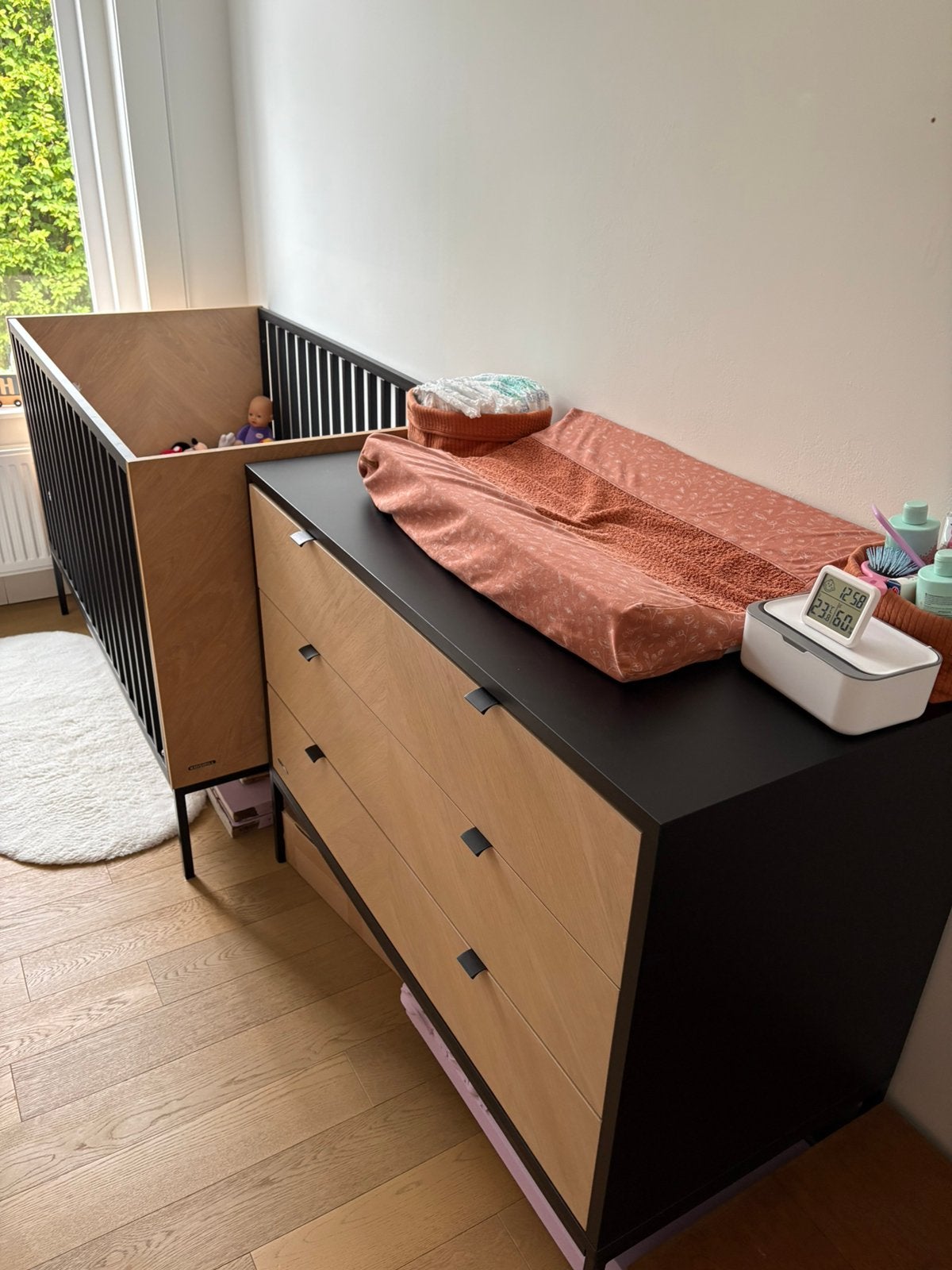 Kidsmill Vince Babykamer/Peuterkamer Zwart/Massief Eiken, Ophalen, Zo goed als nieuw, Jongetje of Meisje