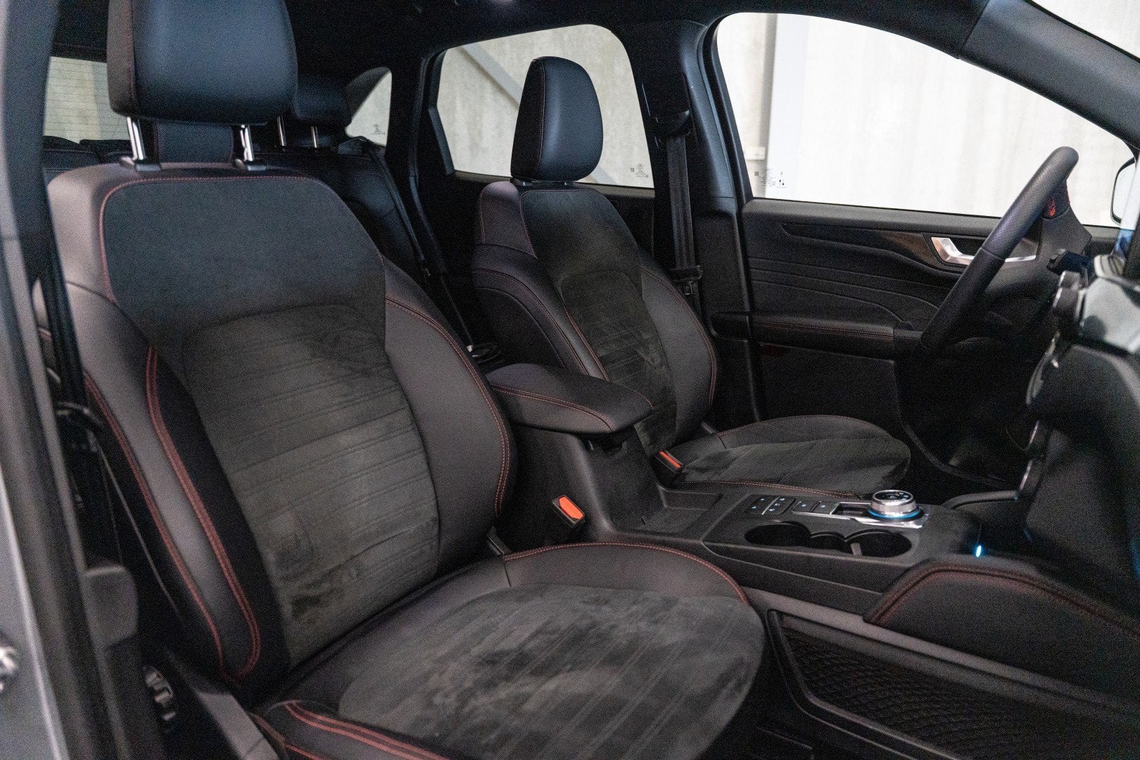 Foto 17 van Ford KUGA 2.5 PHEV ST-Line | Nieuwstaat! | Alcantara | Head