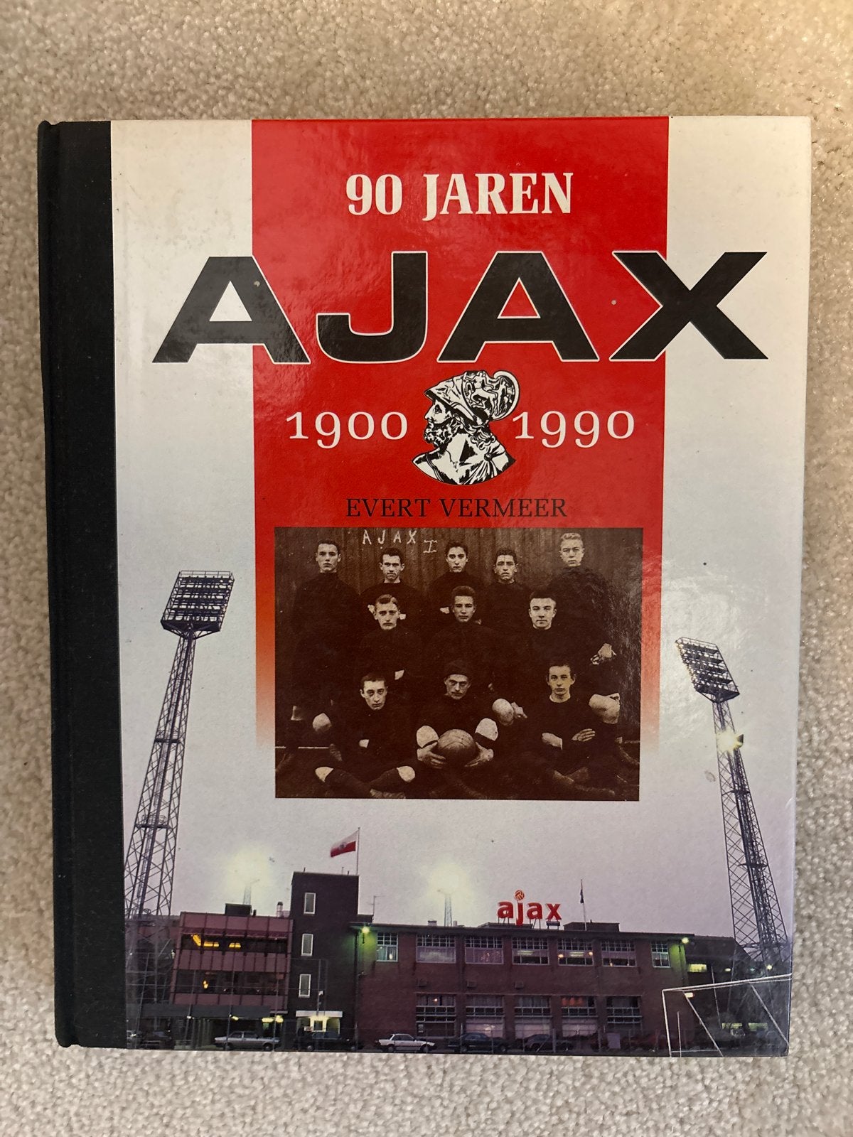 90 Jaren Ajax - Evert Vermeer (1900-1990), Boeken, Ophalen of Verzenden, Gelezen, Balsport