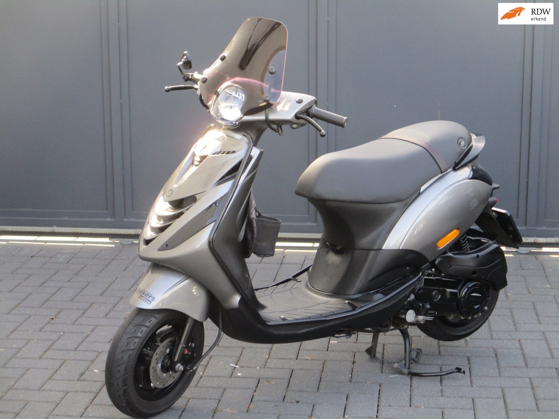 Piaggio Bromscooter Zip Special Ferrari grijs LED 2023 !, Piaggio, Gebruikt, Viale rinaldo piaggio, 25
56025  pontedera, IT, Piaggio