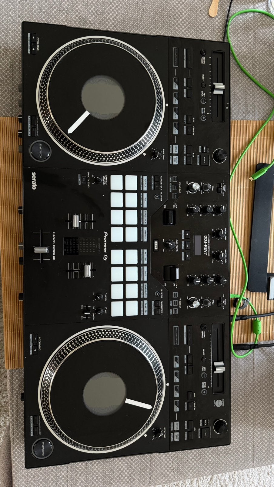 Pioneer DDJ-REV7 DJ Controller( with a travel case), Ophalen, Zo goed als nieuw, Pioneer