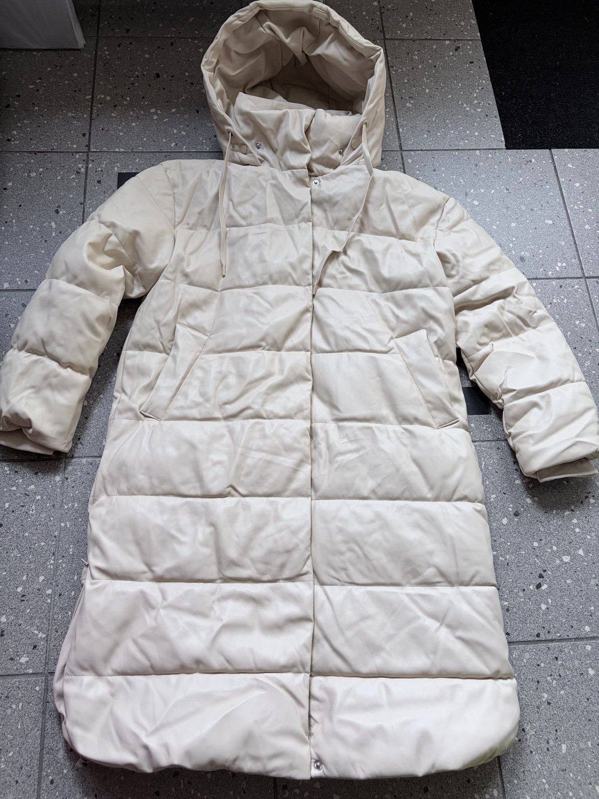 Stradivarius lange gewatteerde beige winterjas dames S, Kleding | Dames, ., Beige, Ophalen of Verzenden, Maat 36 (S)