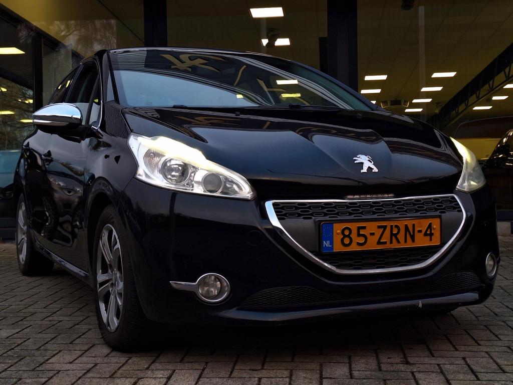 Peugeot 208 1.2 VTi Blue Lease Executive Pano Leder Navi bj., Voorwielaandrijving, Euro 5, Gebruikt, 1199 cc