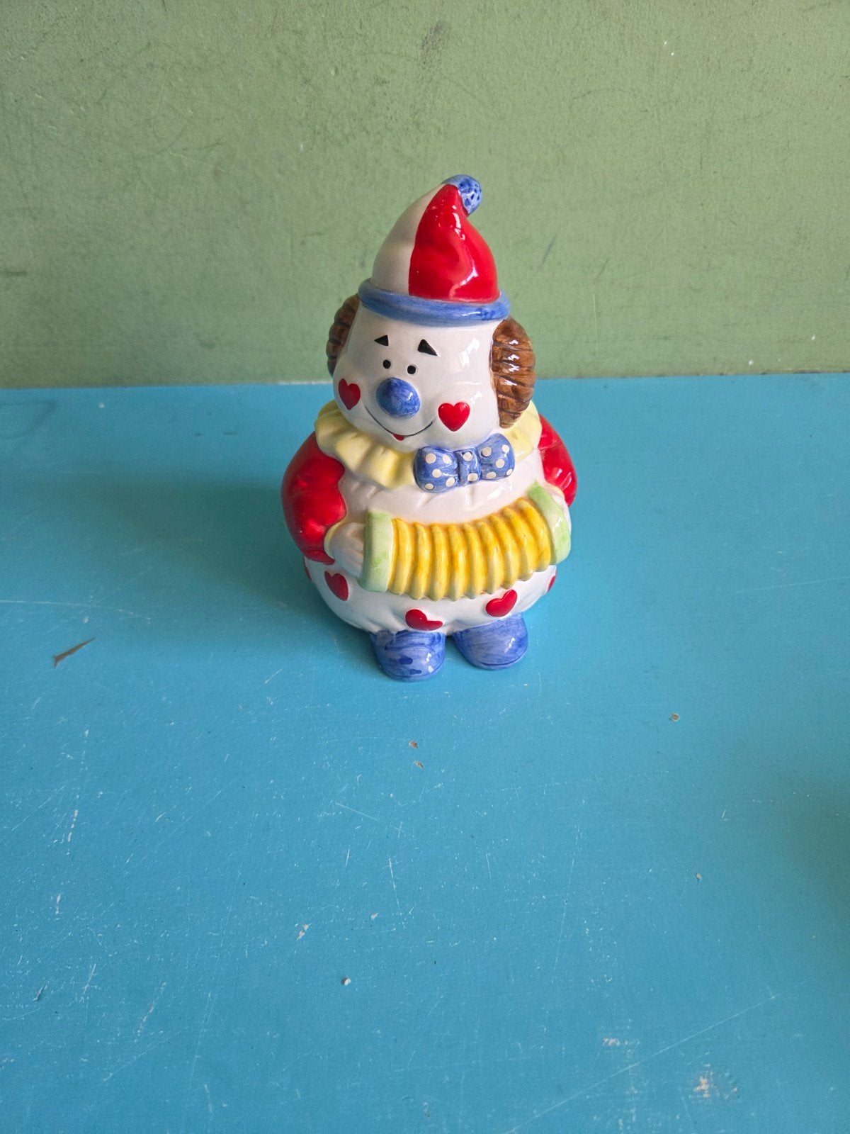 Spaarpot Clown met Accordeon - Keramiek, Ophalen of Verzenden, Zo goed als nieuw, Steen, Aardewerk of Keramiek, Strip- of Tekenfilmfiguur