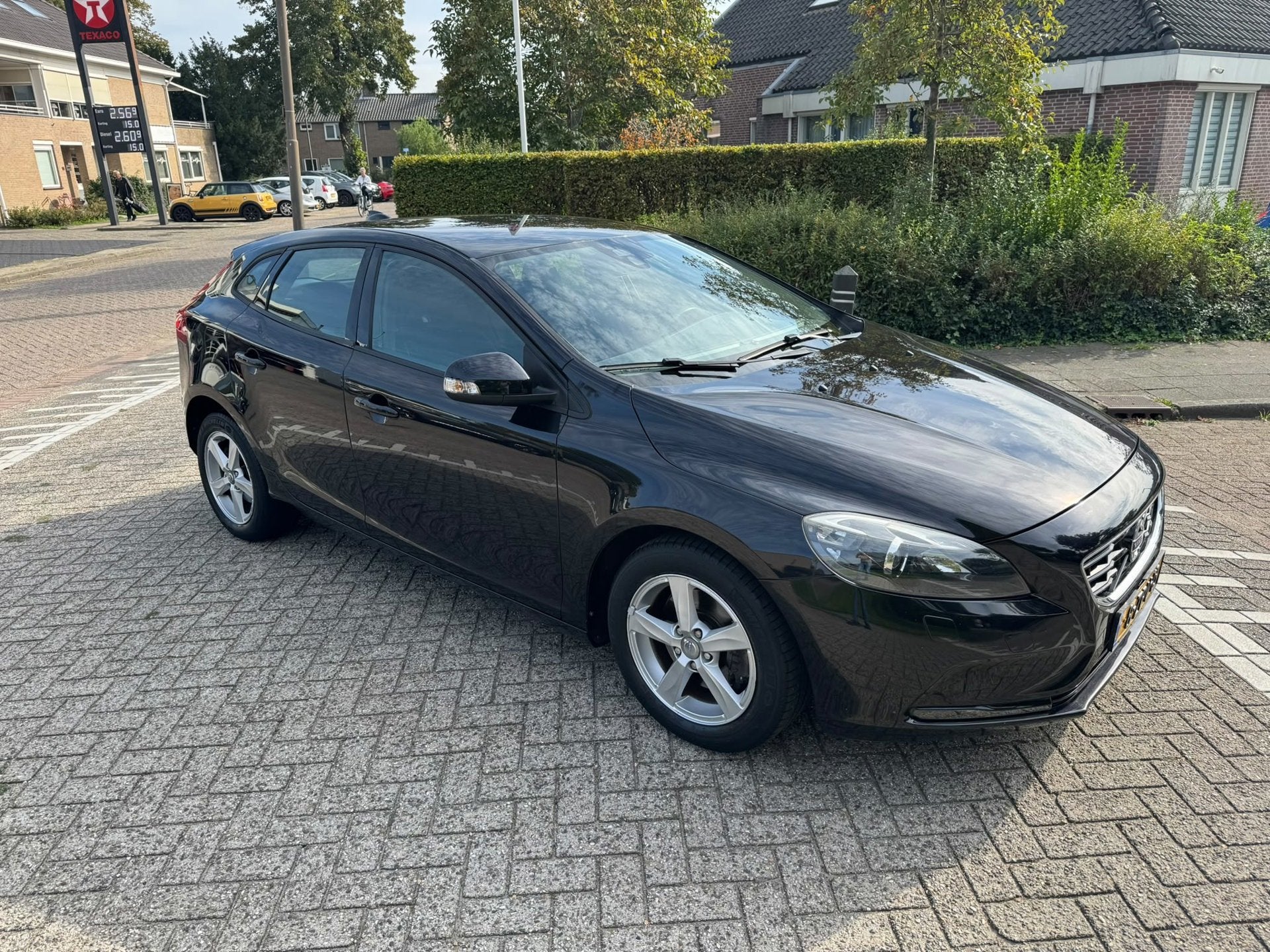 Volvo V40 1.6 T2 Summum, Auto's, Gebruikt, Zwart, 4 cilinders, Zwart