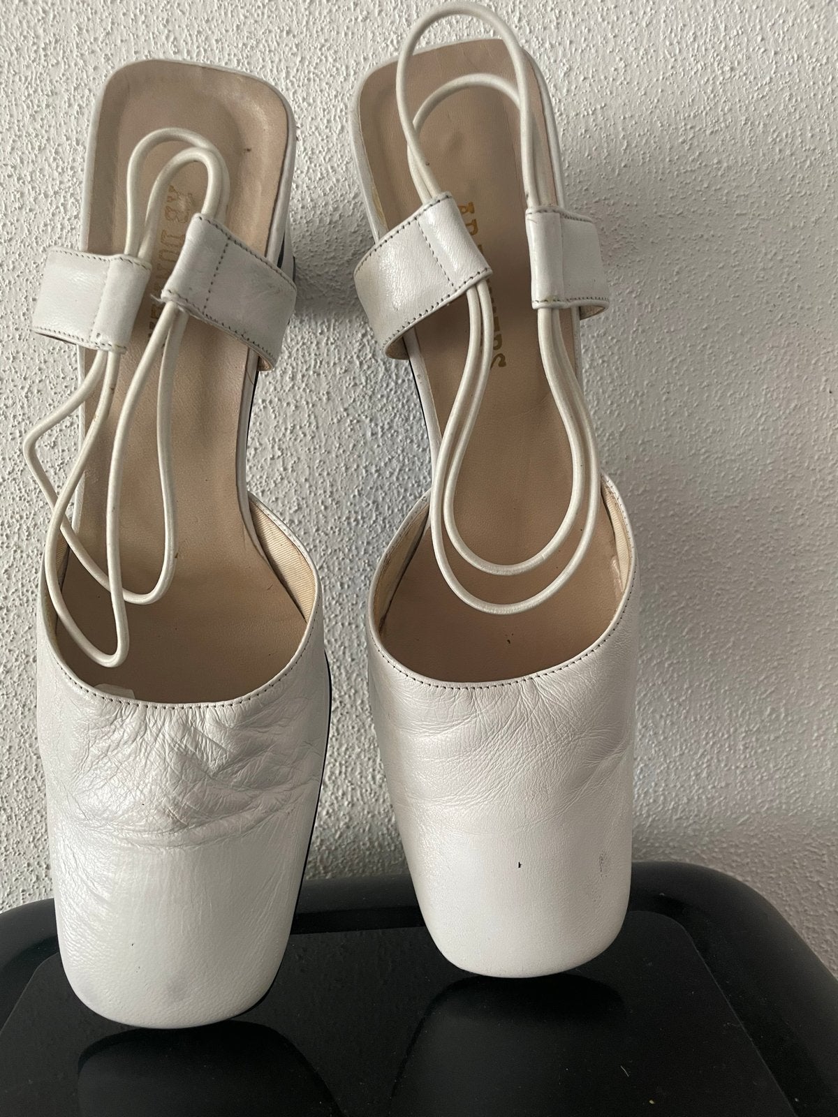 Witte AB Donkers pumps met enkelbandjes maat 38, Ophalen of Verzenden, Gedragen, Wit, Pumps