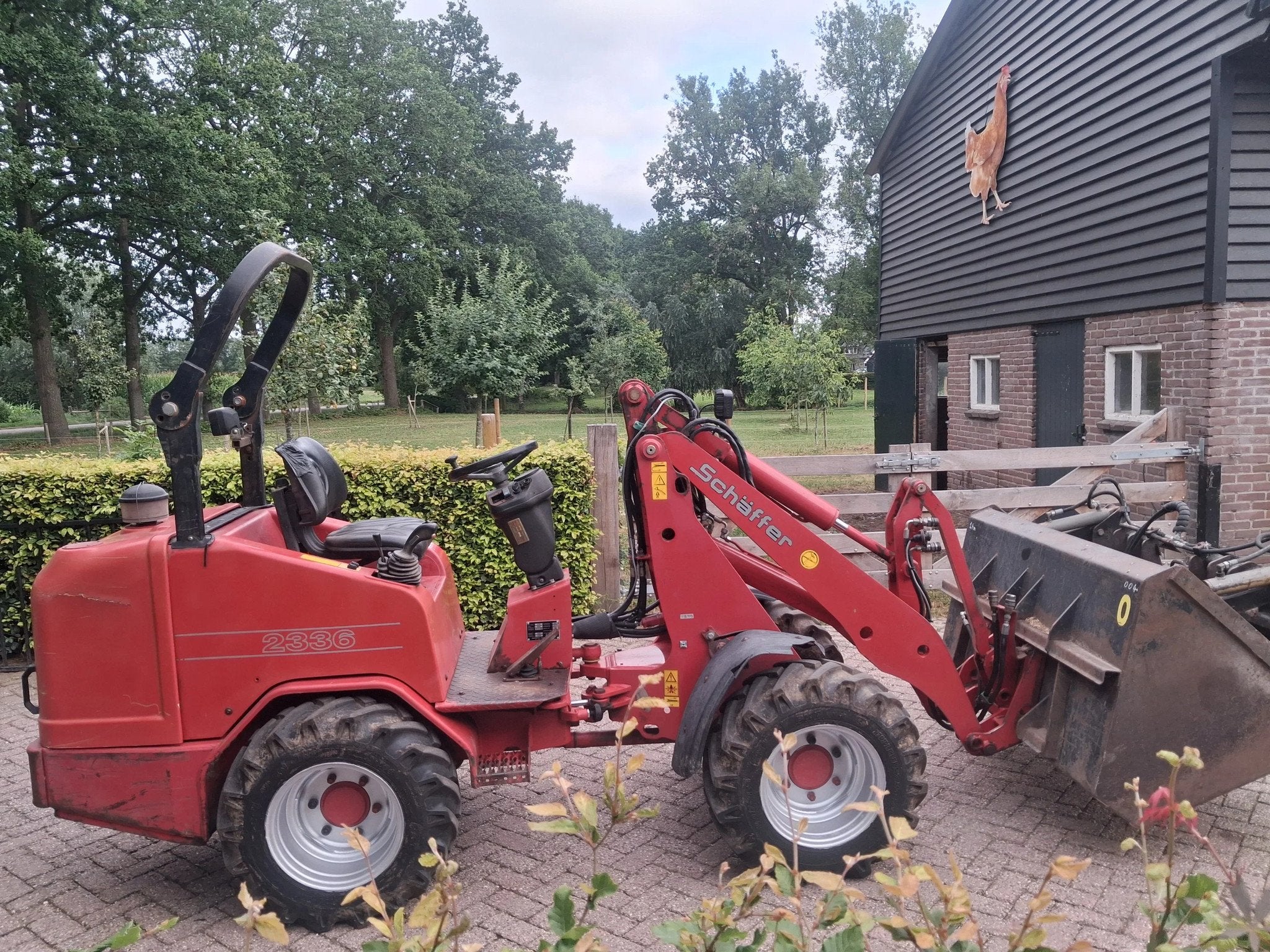 Schäffer 2336 2336 met bak en mestklem (bj 2009), Wiellader of Shovel
