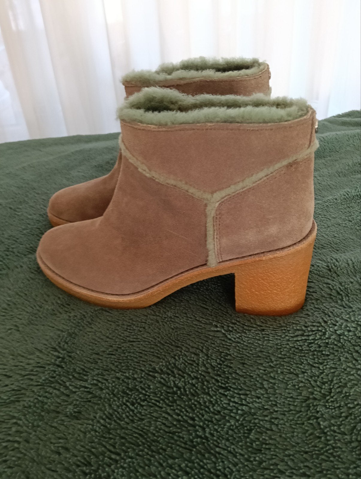 Uggs nieuwe maat 38., Beige, Lage of Enkellaarzen, Nieuw, Ophalen of Verzenden