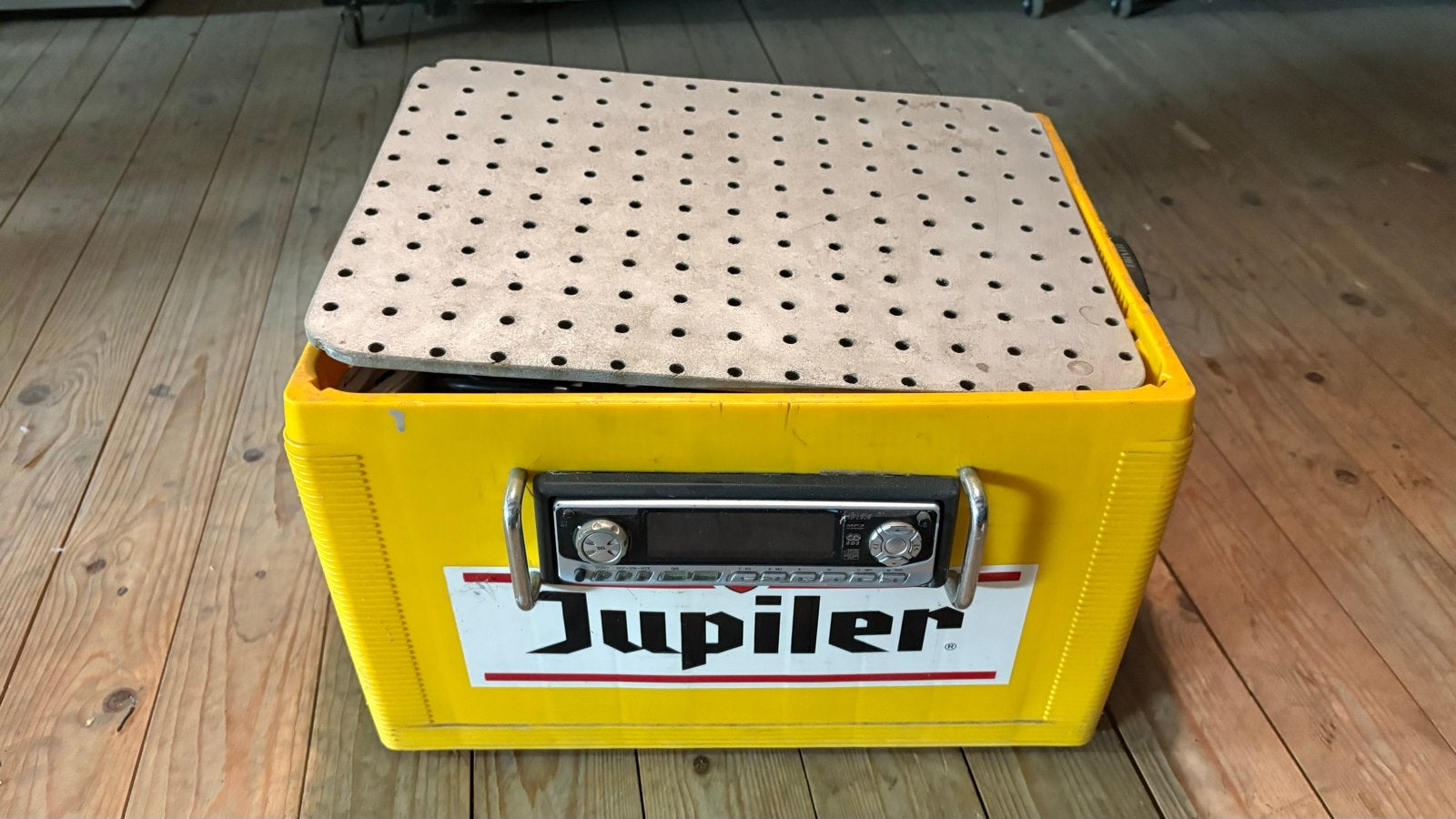 Jupiler Zelfbouw Kratradio - JVC CD MP3, 200W Versterker, Ophalen of Verzenden, Gebruikt