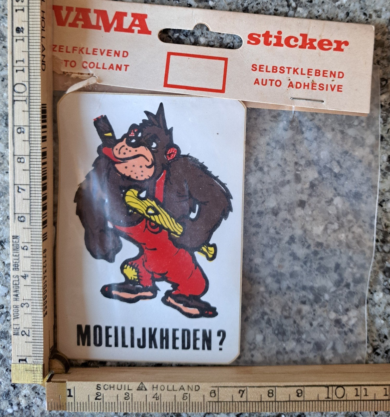 Vintage sticker Vama strip moeilijkheden aap rode overall, Ophalen of Verzenden, Zo goed als nieuw