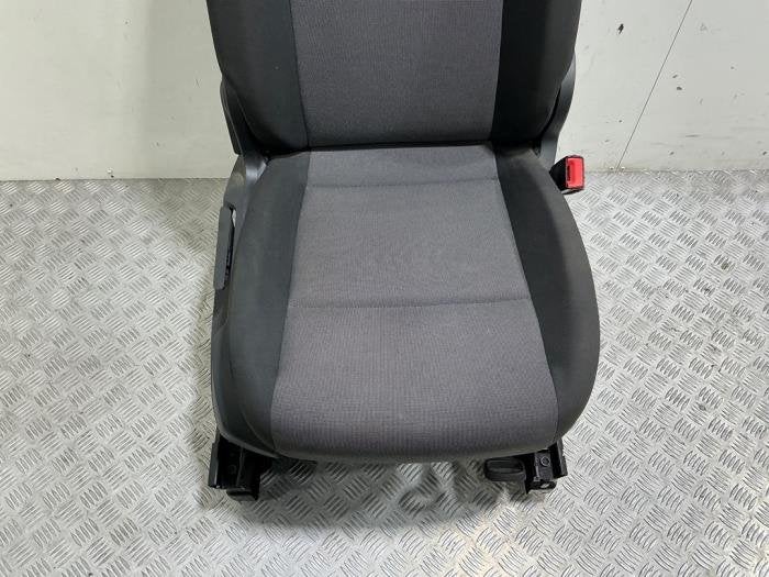 Stoel rechts van een Volkswagen Caddy (Caddy 15-), 12 maanden garantie, Gebruikt, -, Volkswagen