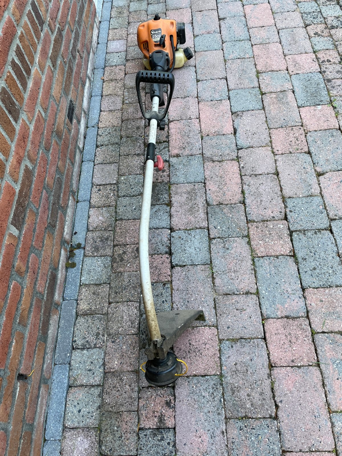 Shark 25CC Benzine Grastrimmer, Tuin en Terras, Grastrimmers, Ophalen, Gebruikt, 30 tot 50 cm, Benzine