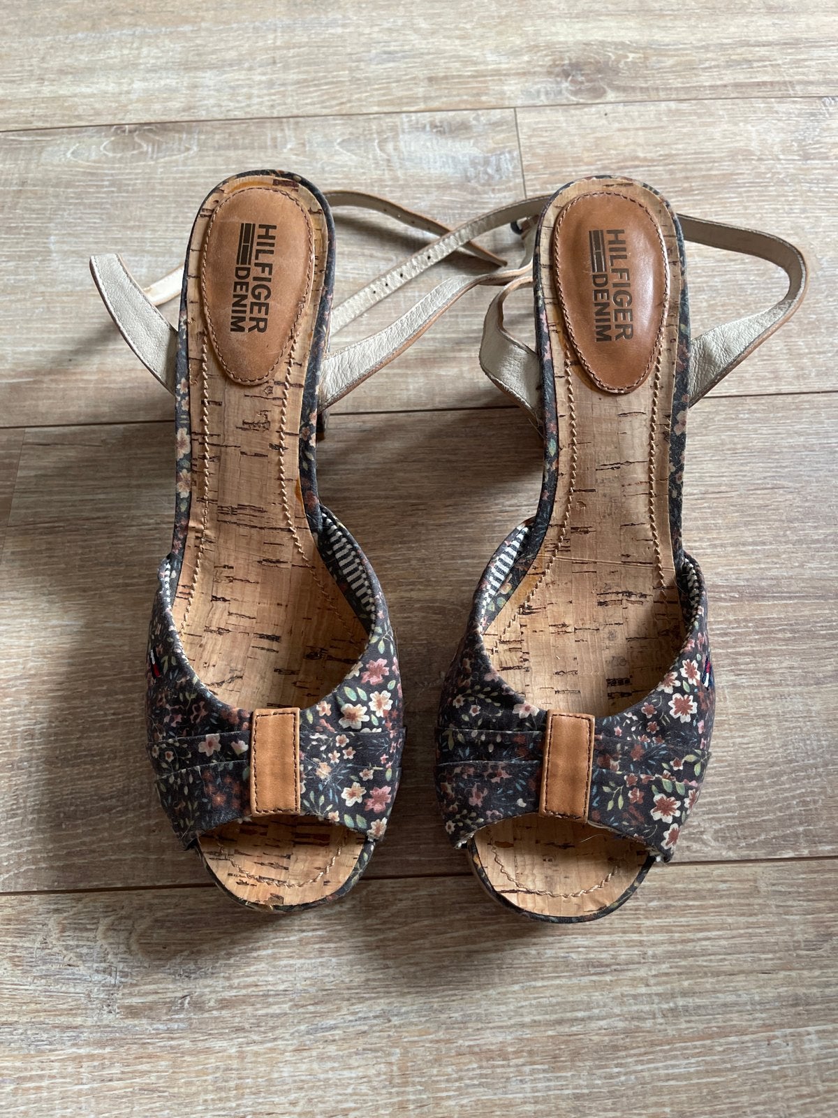 Tommy Hilfiger Vintage Schoenen met Kurk en Enkelbandje, Ophalen of Verzenden, Zo goed als nieuw, Overige kleuren, Sandalen of Muiltjes