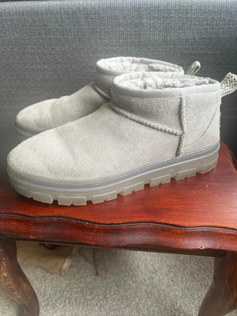 UGG 39, Ophalen of Verzenden, Zo goed als nieuw, Grijs, Overige typen