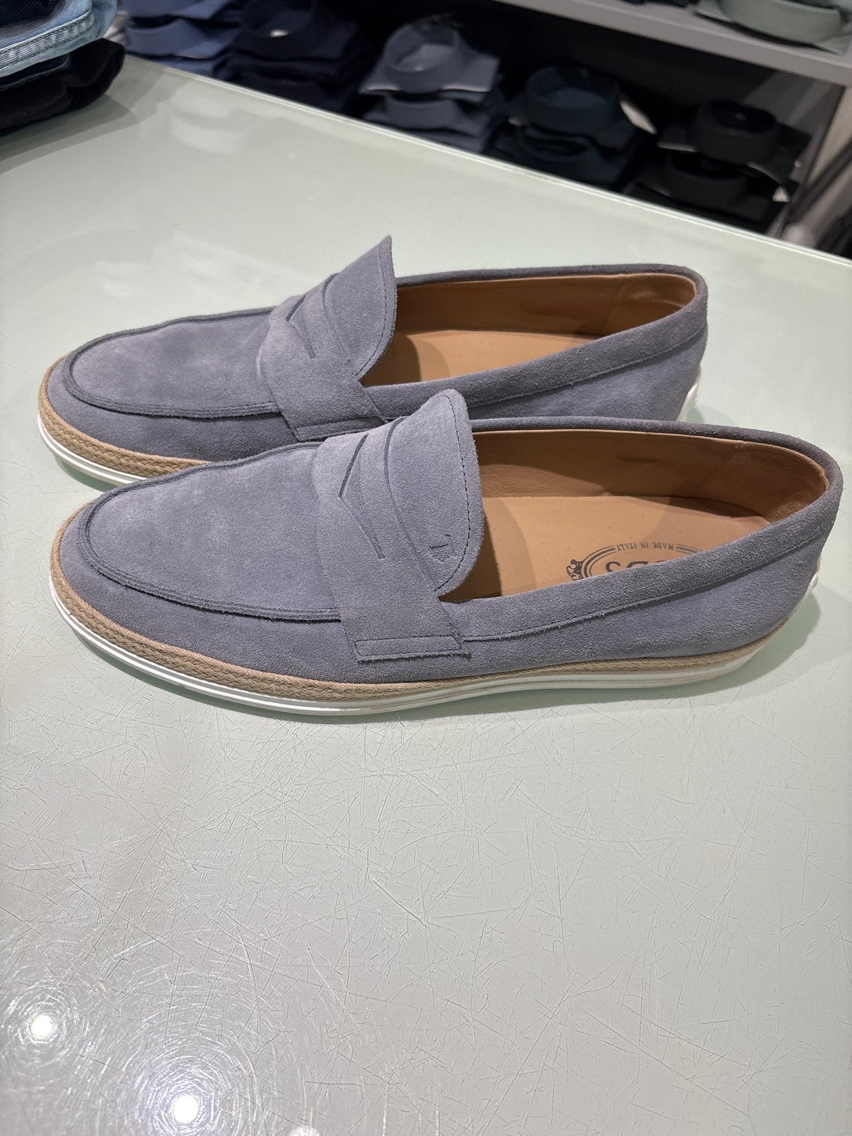 TOD'S Loafers - Stijlvolle suède instappers, Kleding | Heren, Loafers, Blauw, Ophalen of Verzenden, Gedragen