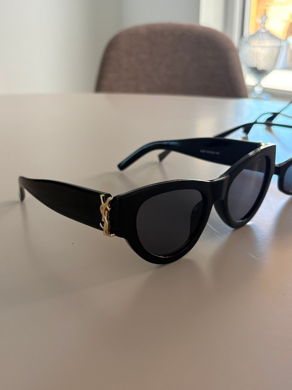 Diverse merk zonnebrillen, Sieraden, Tassen en Uiterlijk, Zonnebrillen en Brillen | Dames, Zonnebril, Prada, Zwart, Ophalen of Verzenden