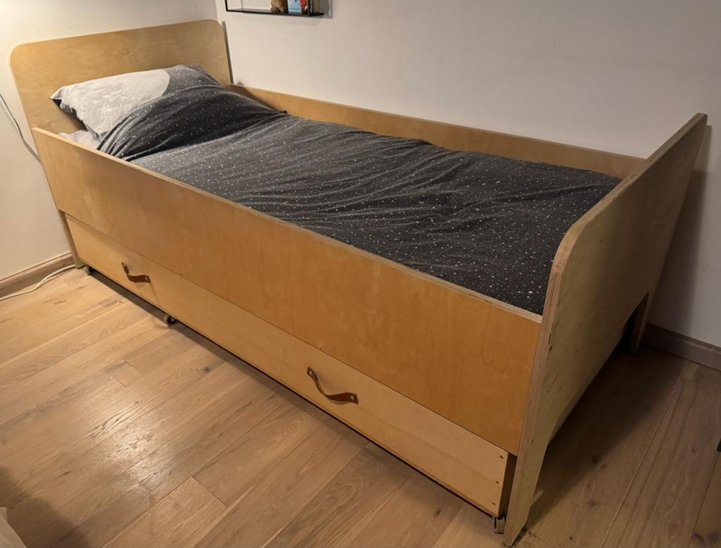 Mooi stevig eenpersoons kinderbed met logeerbed/opberglade, Huis en Inrichting, Ophalen, Verstelbaar, 90 cm, Eenpersoons