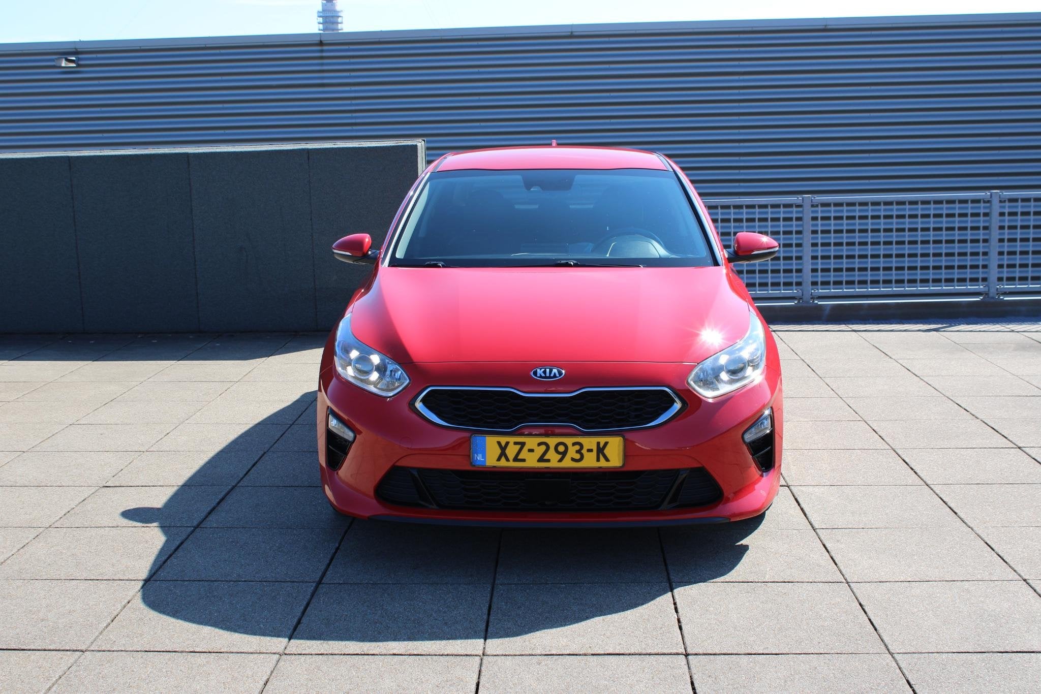 Kia Ceed 1.4 T-GDi DynamicPlusLine AUTOMAAT STOEL- STUURVERW, Auto's, Dealer onderhouden, Euro 6, 4 cilinders, Leder en Stof