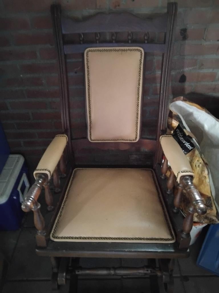 ouwe schommelstoel in goeie staat, Antiek en Kunst, Antiek | Meubels | Stoelen en Banken, Ophalen