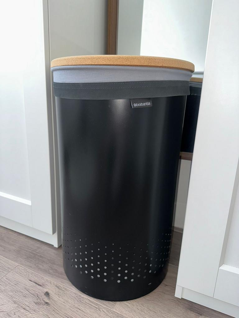 Brabantia Wasmand 60l - Matt black / kurken deksel, Ophalen of Verzenden, Gebruikt, Zwart