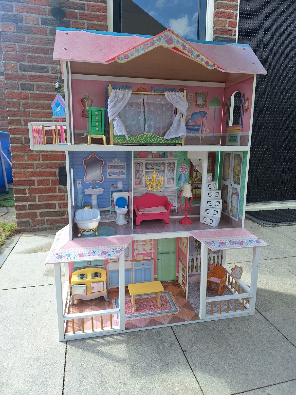 Poppenhuis incl. poppen en meubels., Ophalen, Gebruikt, Poppenhuis