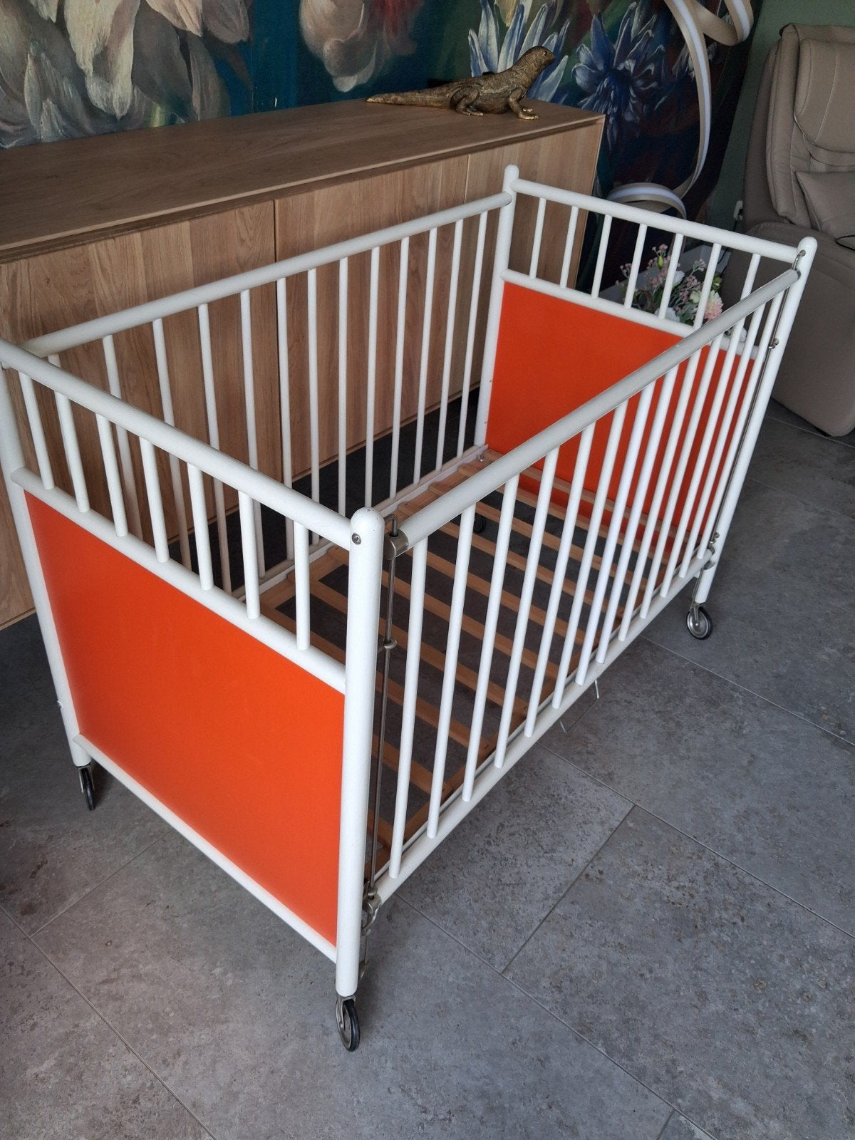 Paidi Ledikant met wieltjes - Oranje/Wit, Kinderen en Baby's, Ophalen, Gebruikt, Ledikant