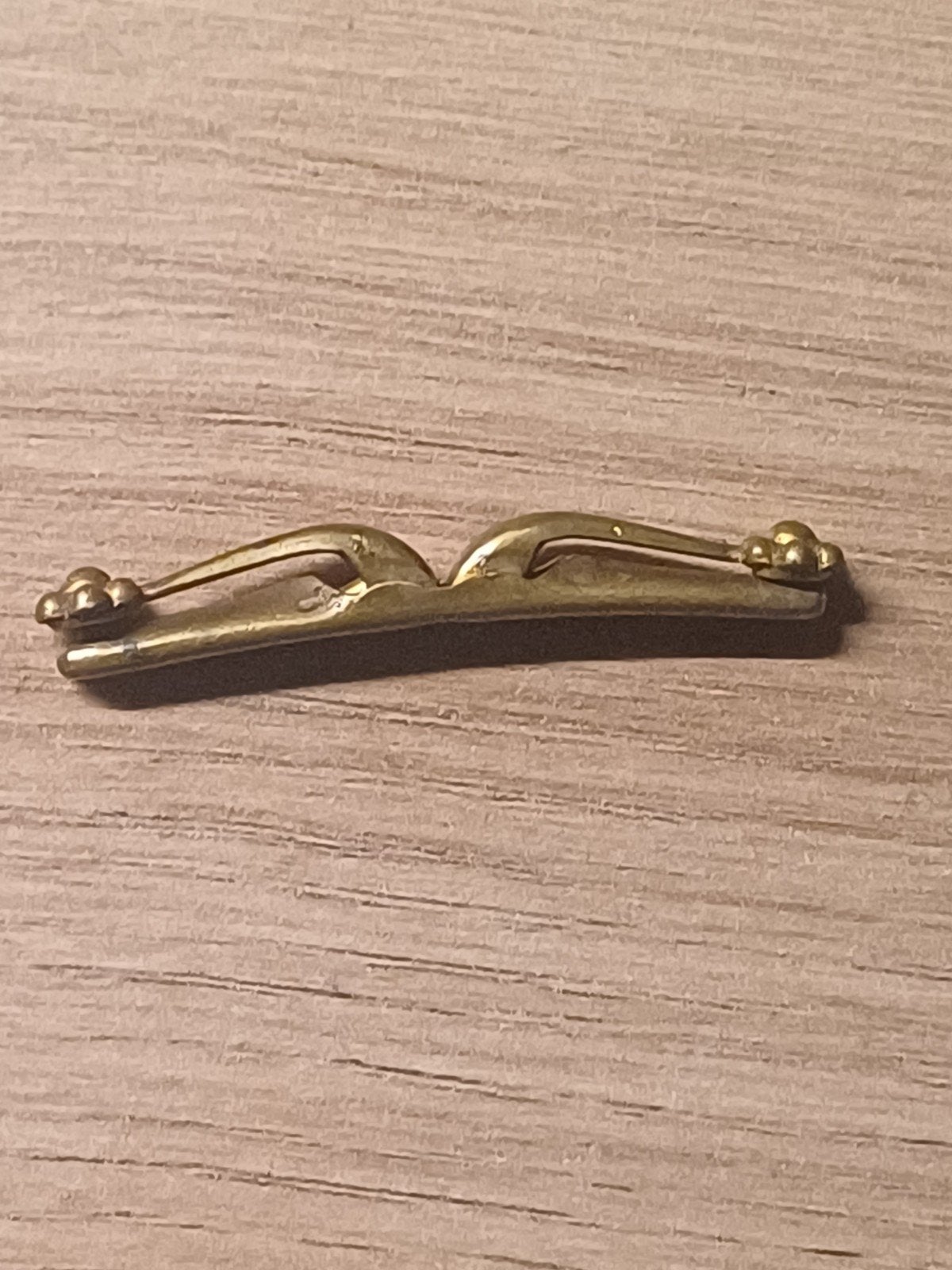 Vintage 'The Tenax' Gilt Broche - Made in England, Ophalen of Verzenden, Gebruikt, Overige materialen