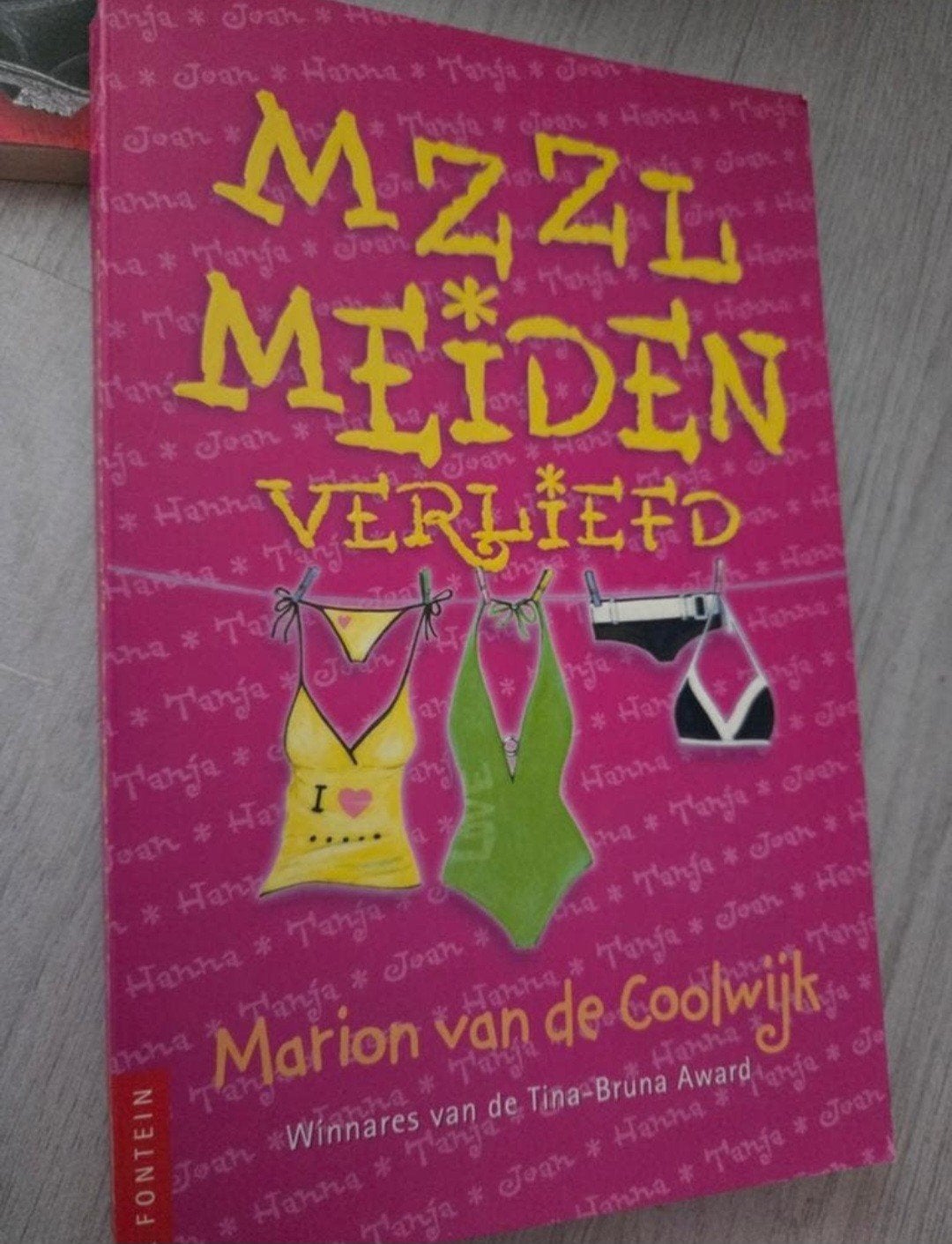 mzzl meiden- verliefd leesboek tieners, Ophalen of Verzenden, Zo goed als nieuw