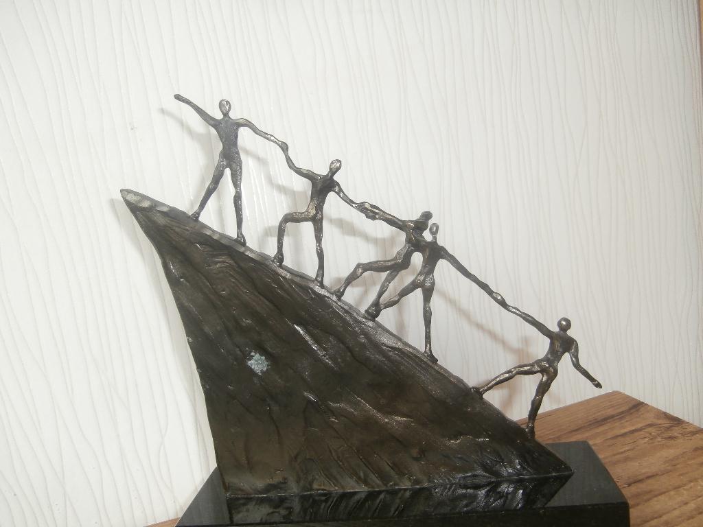 Brons Beeld  van Corry Ammerlaan      ,, On The Road ,,, Ophalen of Verzenden, Zo goed als nieuw, Mens