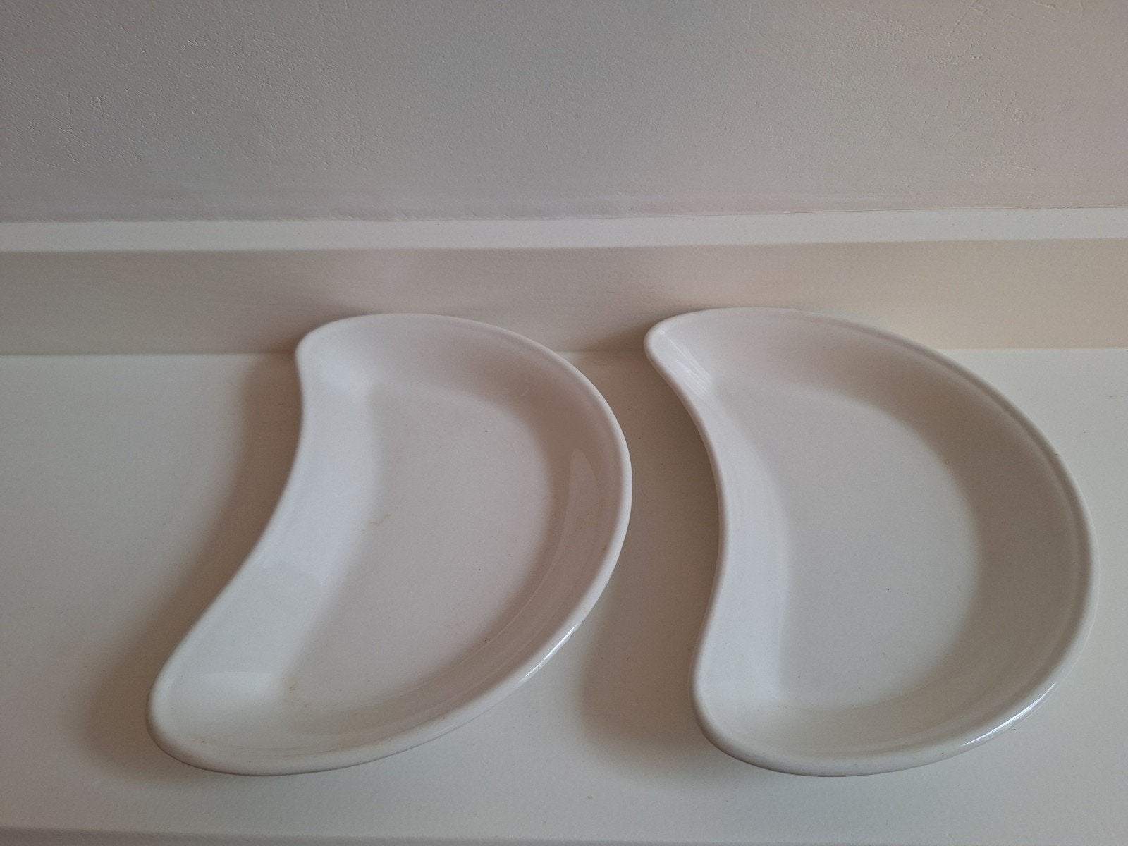 2 Schoteltjes, halve maan Stonhenge Mid Winter Plain White, Vintage, Ophalen of Verzenden, Zo goed als nieuw, Bord(en)