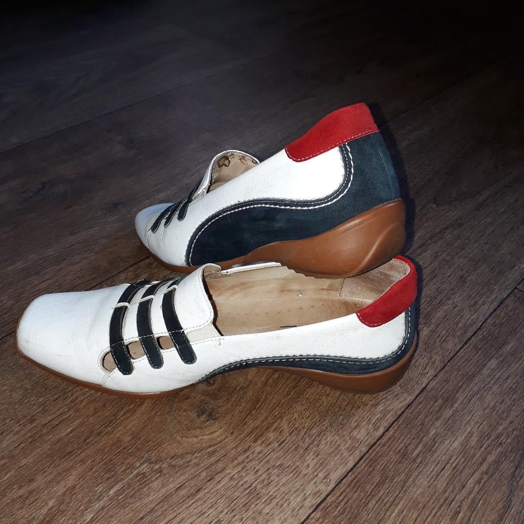 instappers mt. 39, JR schoes, Ophalen of Verzenden, Zo goed als nieuw, Wit