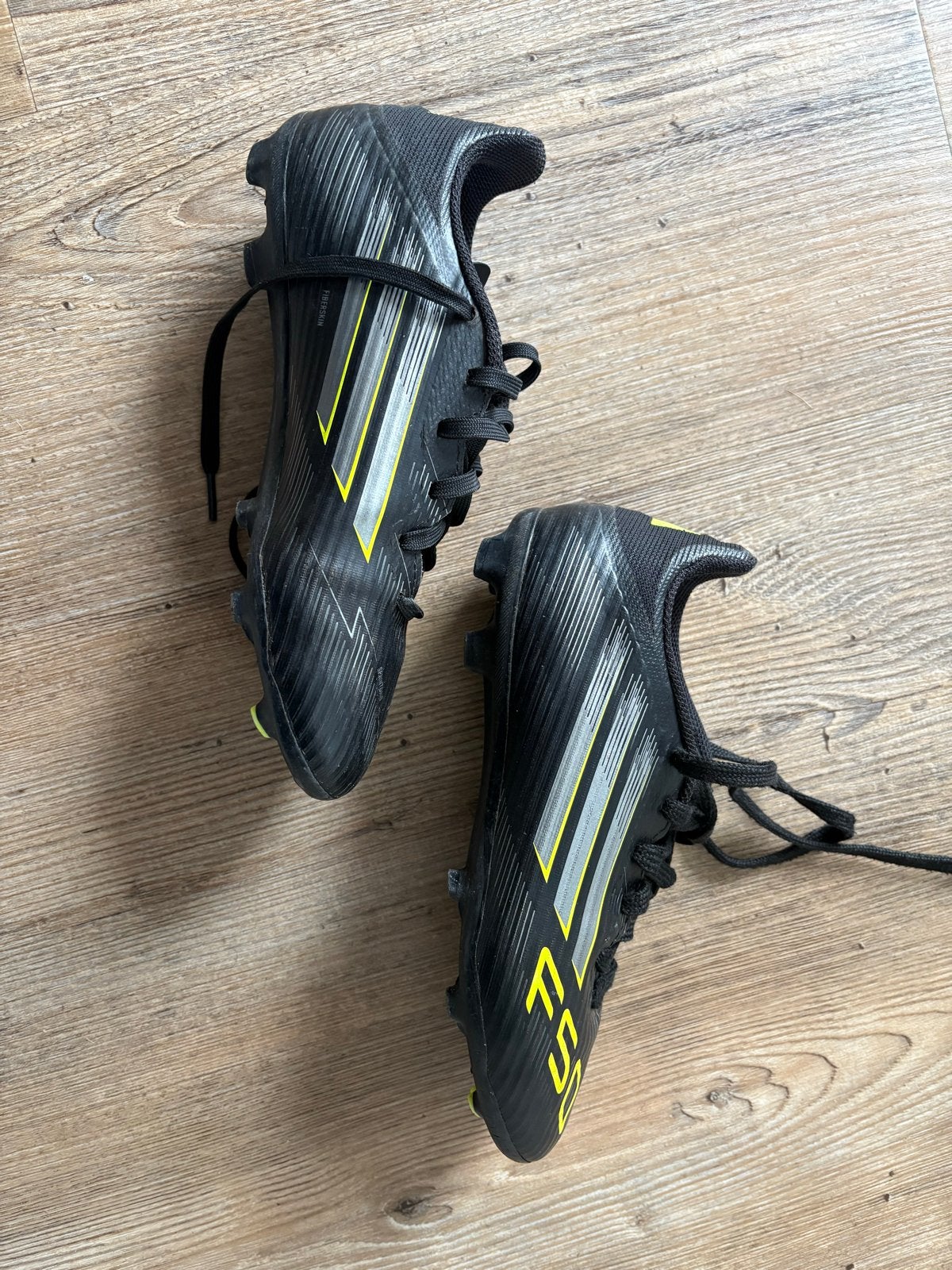 Adidas voetbalschoenen F50, maat 35,5, Maat XS of kleiner, Schoenen, Ophalen of Verzenden, Zo goed als nieuw