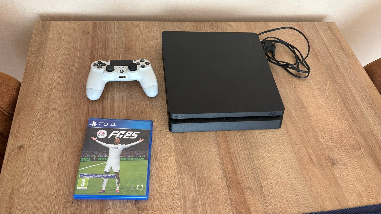 PlayStation 4 Slim met controller en FC 25, Met games, Verzenden, Zo goed als nieuw, Met 1 controller