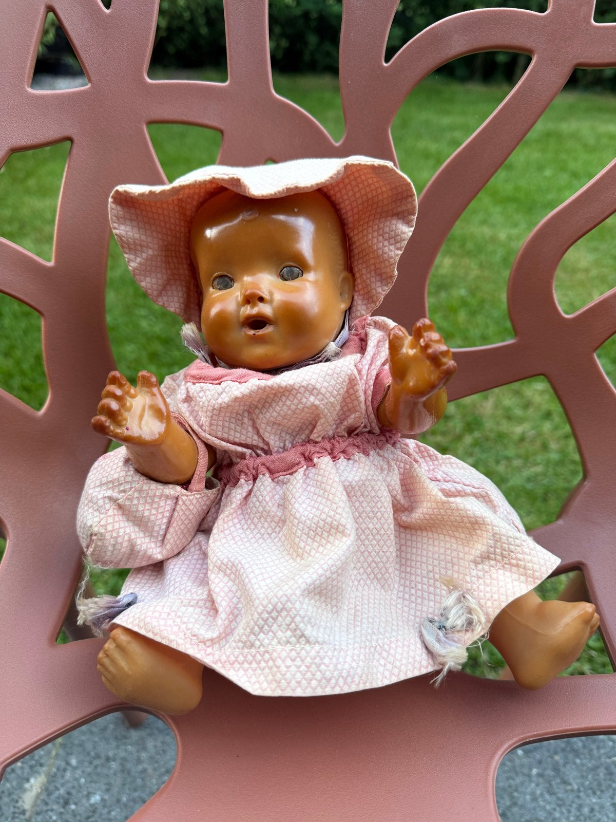 Vintage Babypop met Roze Jurk en Hoedje, Ophalen of Verzenden, Gebruikt, Babypop