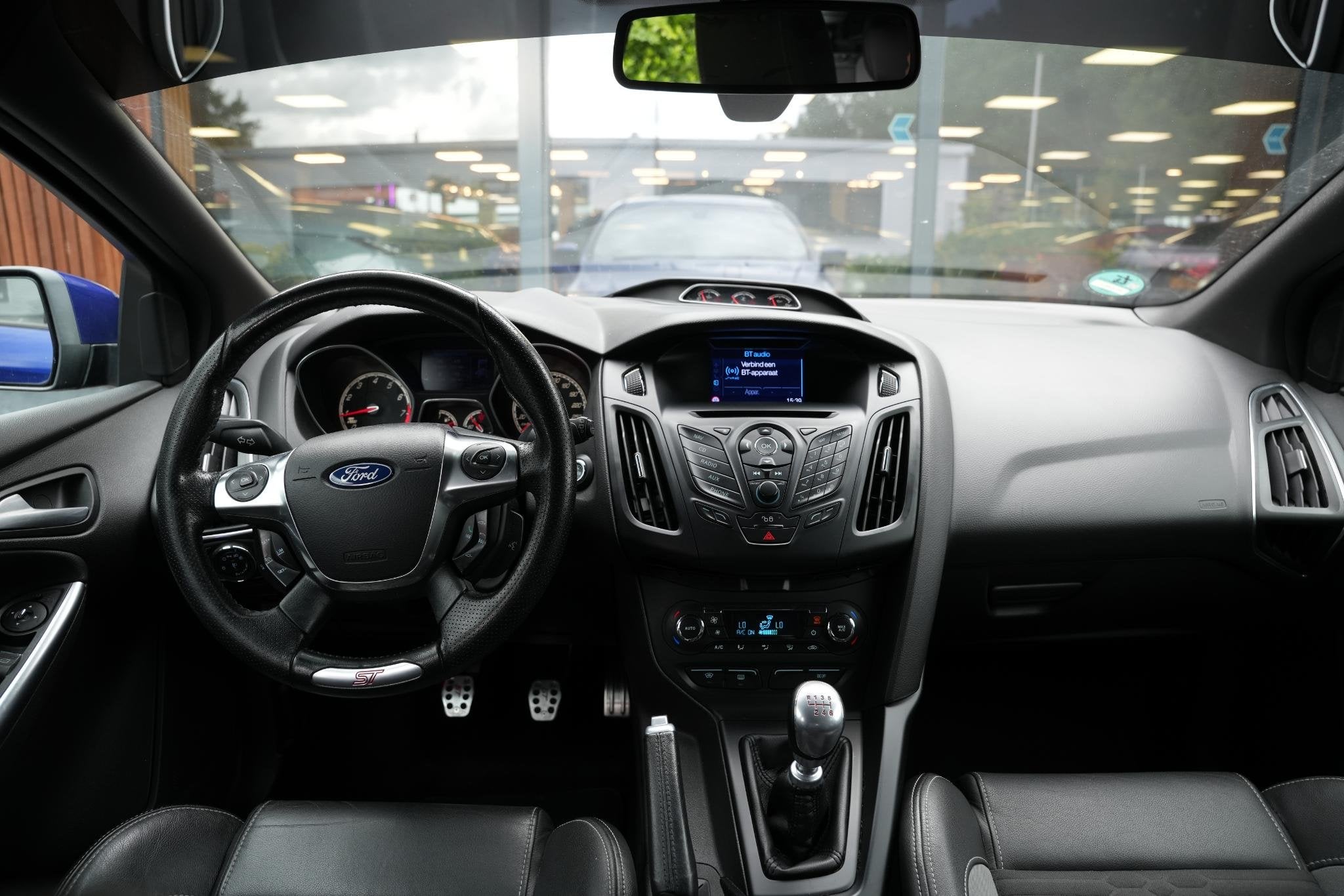 Ford Focus 2.0 EcoBoost ST-2 | 251 PK | Origineel Nederlands, Euro 5, 4 cilinders, Blauw, Handgeschakeld