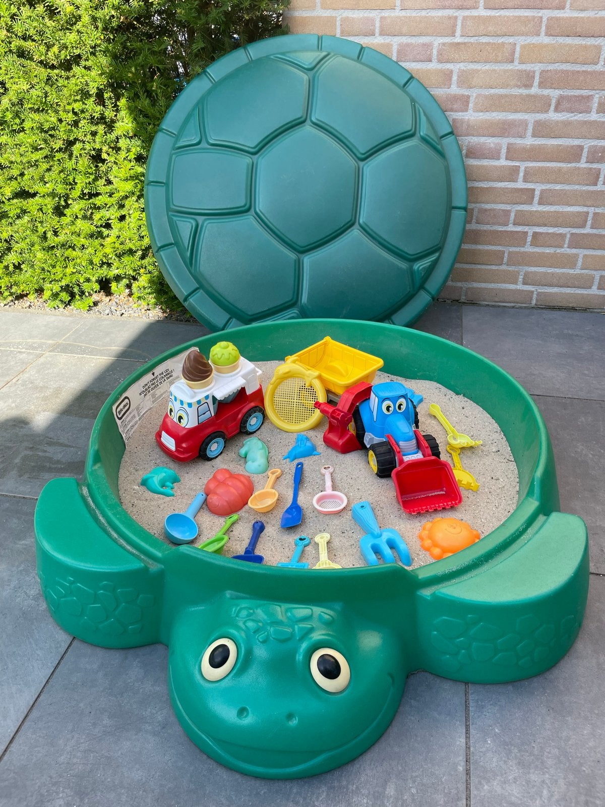 Little Tikes Schildpad Zandbak met Deksel en Speelgoed, Ophalen, Gebruikt