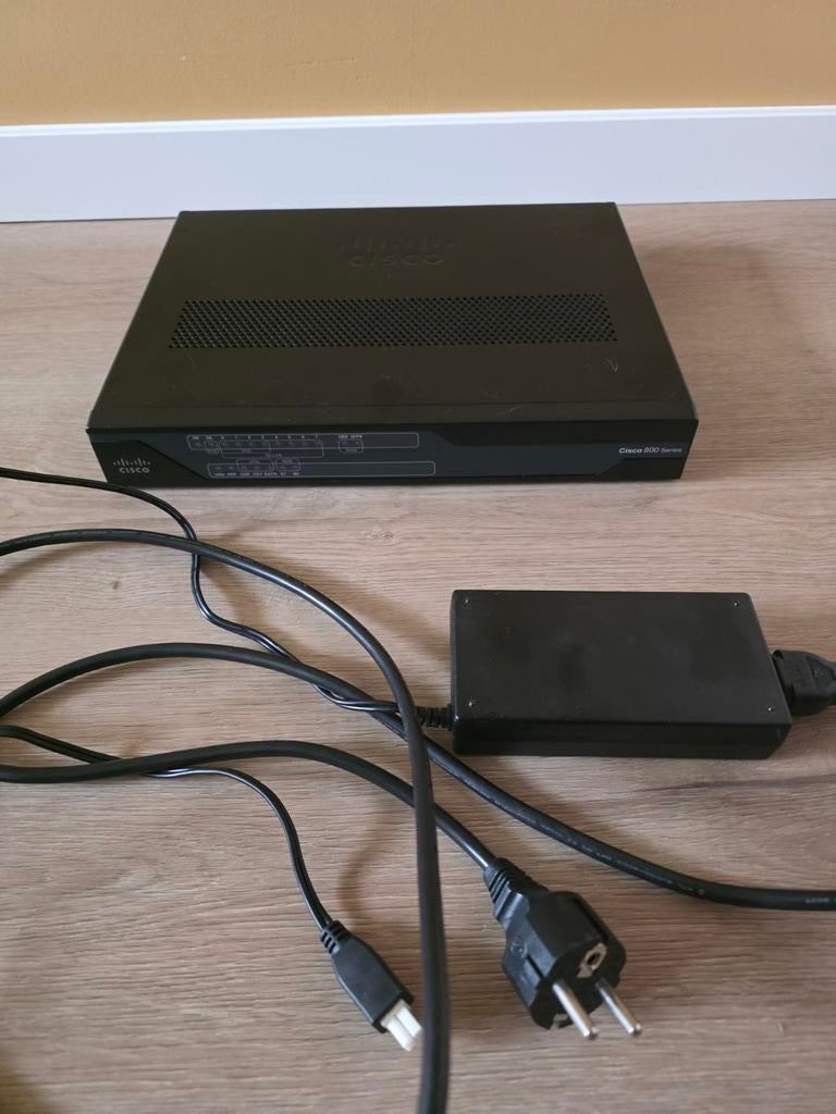 Cisco C897VAB Router / pair bonding ADSL/VDSL modem met PoE, Ophalen of Verzenden, Zo goed als nieuw, Router met modem, Cisco