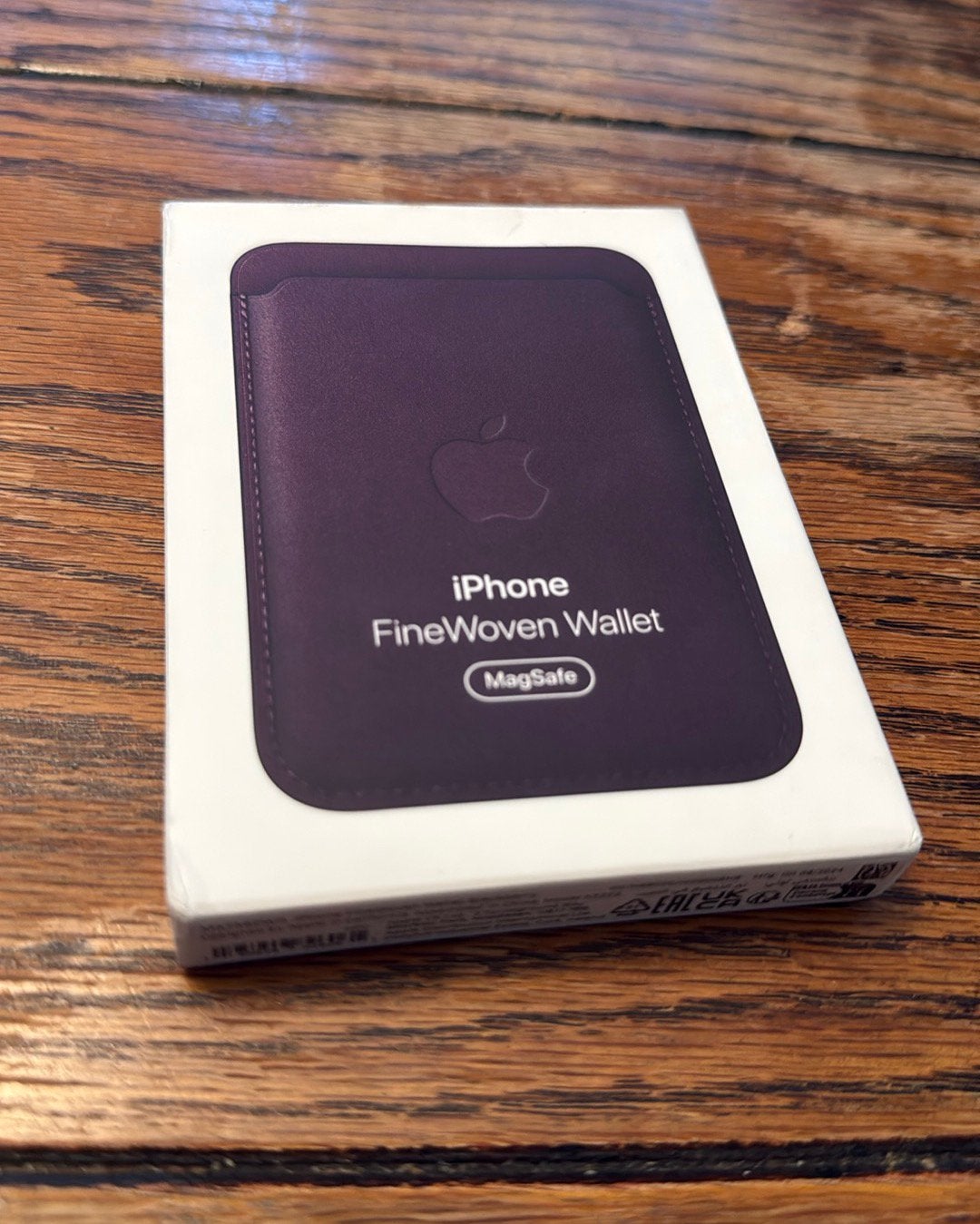 Apple finewoven Magsafe wallet - Blackberry - Find My