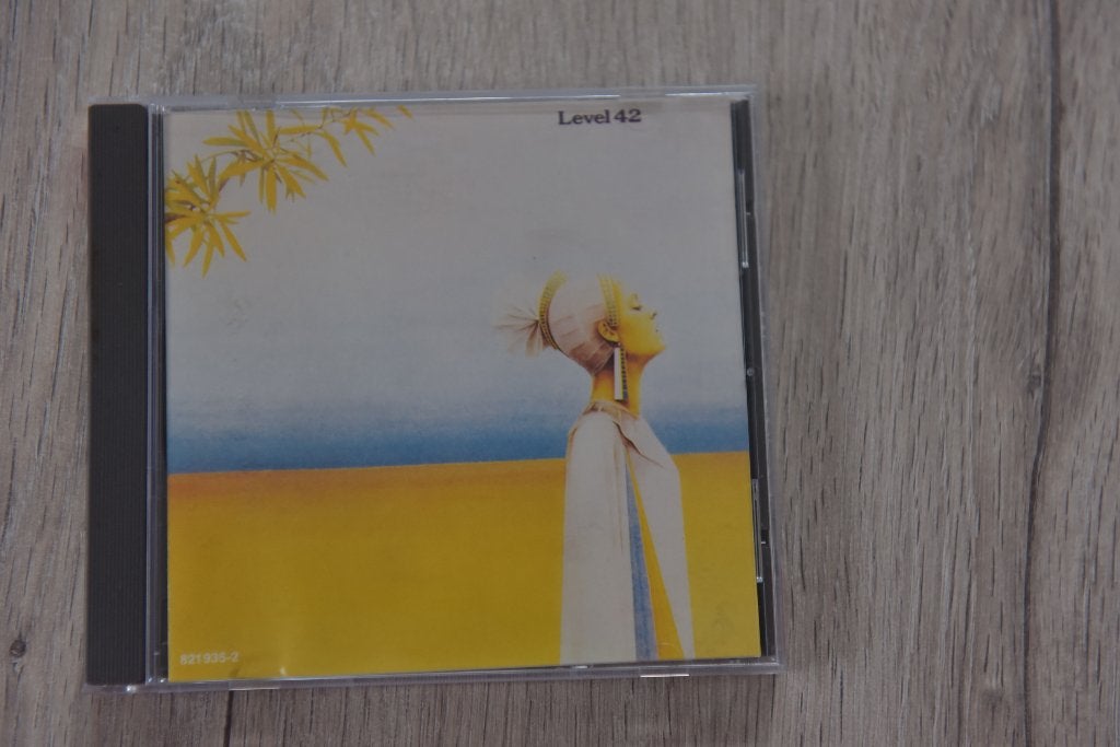 LEVEL 42 -- LEVEL 42  POLYDOR 821935-2, Inclusief doosje, Zo goed als nieuw, Album, Verzenden
