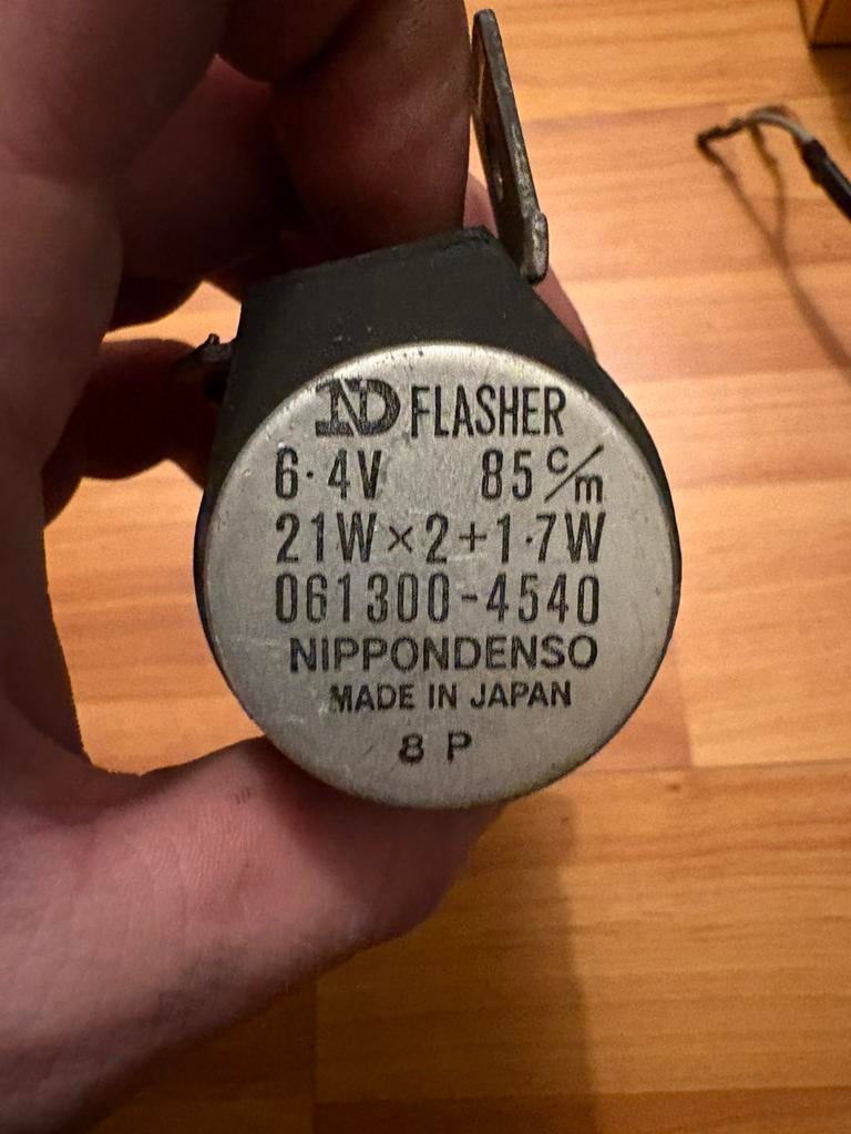 Honda ss50 knipperlicht relais, Fietsen en Brommers, Brommeronderdelen | Oldtimers, Ophalen of Verzenden, Zo goed als nieuw, Overige typen