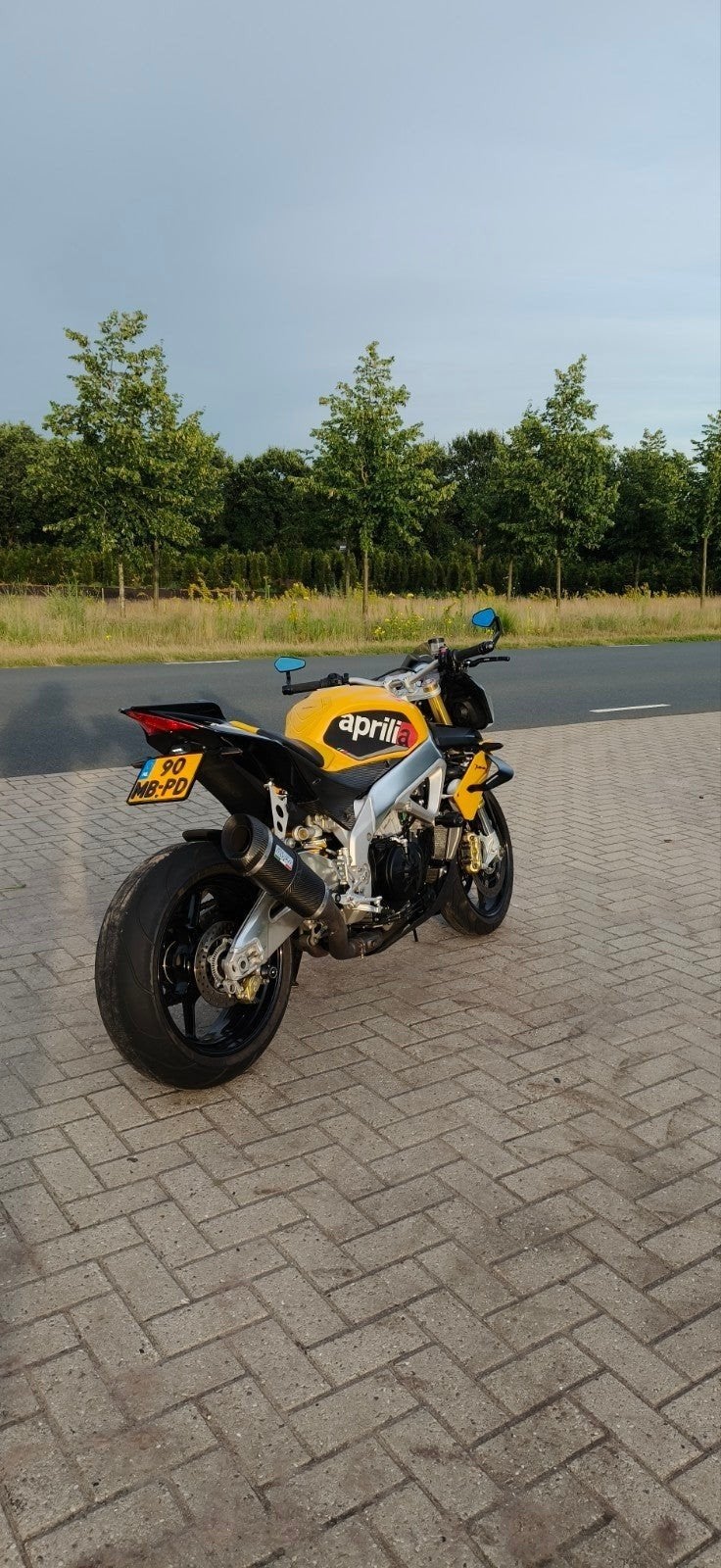Aprilia rsv4 tuono., Motoren, Sportuitlaat, Occasion, 4 cilinders, Handgeschakeld