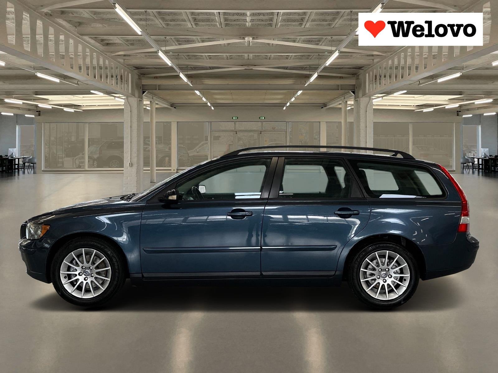Volvo V50 2.4 Momentum Youngtimer, trekhaak, lekkere 5 cilin, Auto's, Gebruikt, Zwart, 700 kg, Blauw