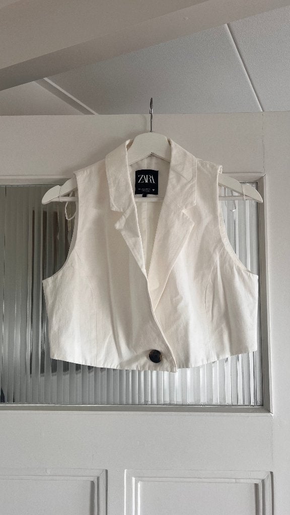 Wit cropped gilet van Zara maat L, Maat 42/44 (L), Ophalen of Verzenden, Zo goed als nieuw, Zonder mouw