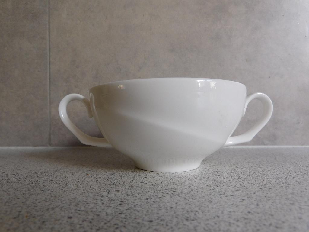 Soepkom 11,5x6 cm. Solar Wedgwood, Ophalen of Verzenden, Zo goed als nieuw, Porselein, Kom(men)