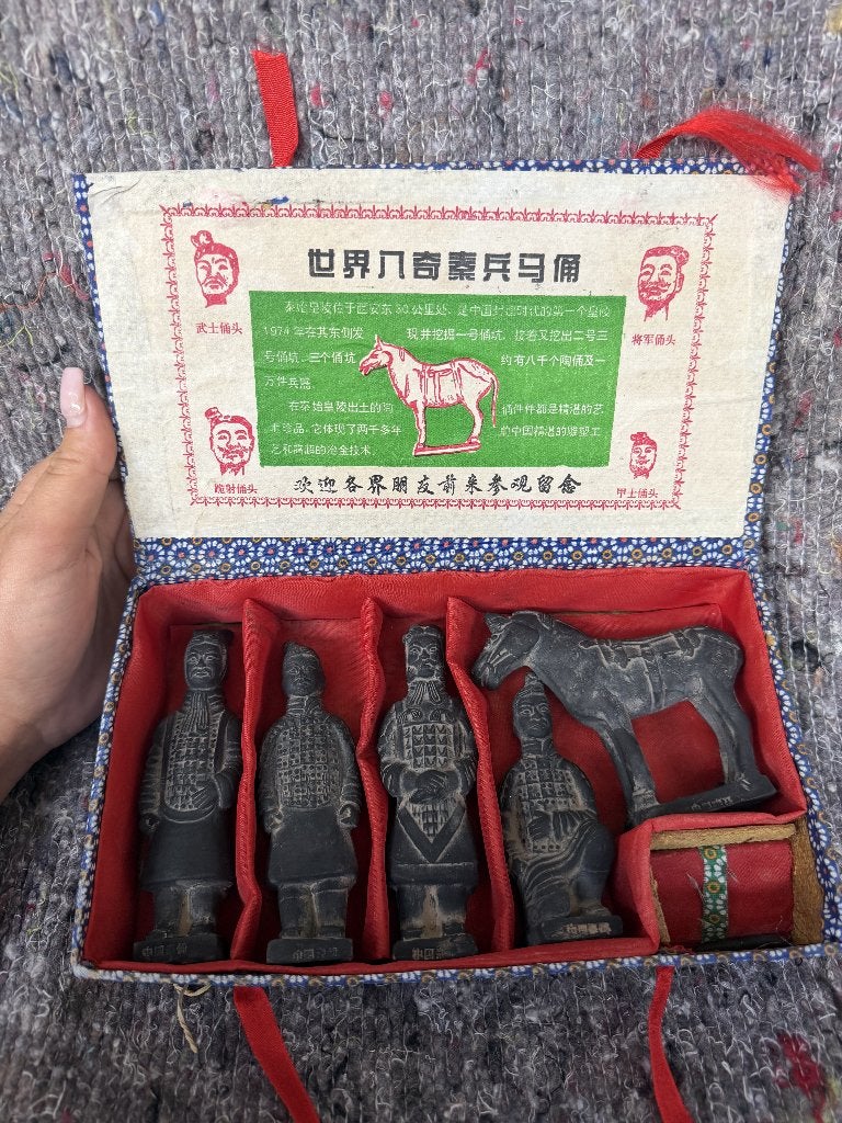 vintage chinees set, terracotta krijgers + paard beeldjes, Ophalen, Zo goed als nieuw, Mens