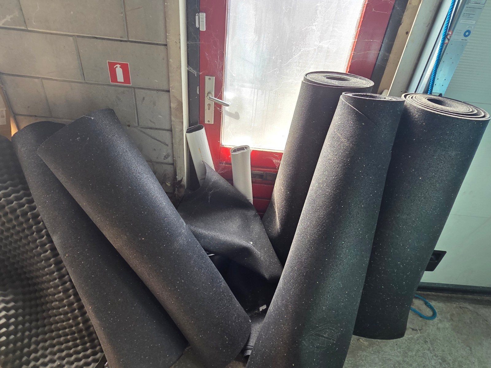 Rubberen mat op rol 1.20m breed, 8mm dik voor tuin/zwembad, Ophalen of Verzenden