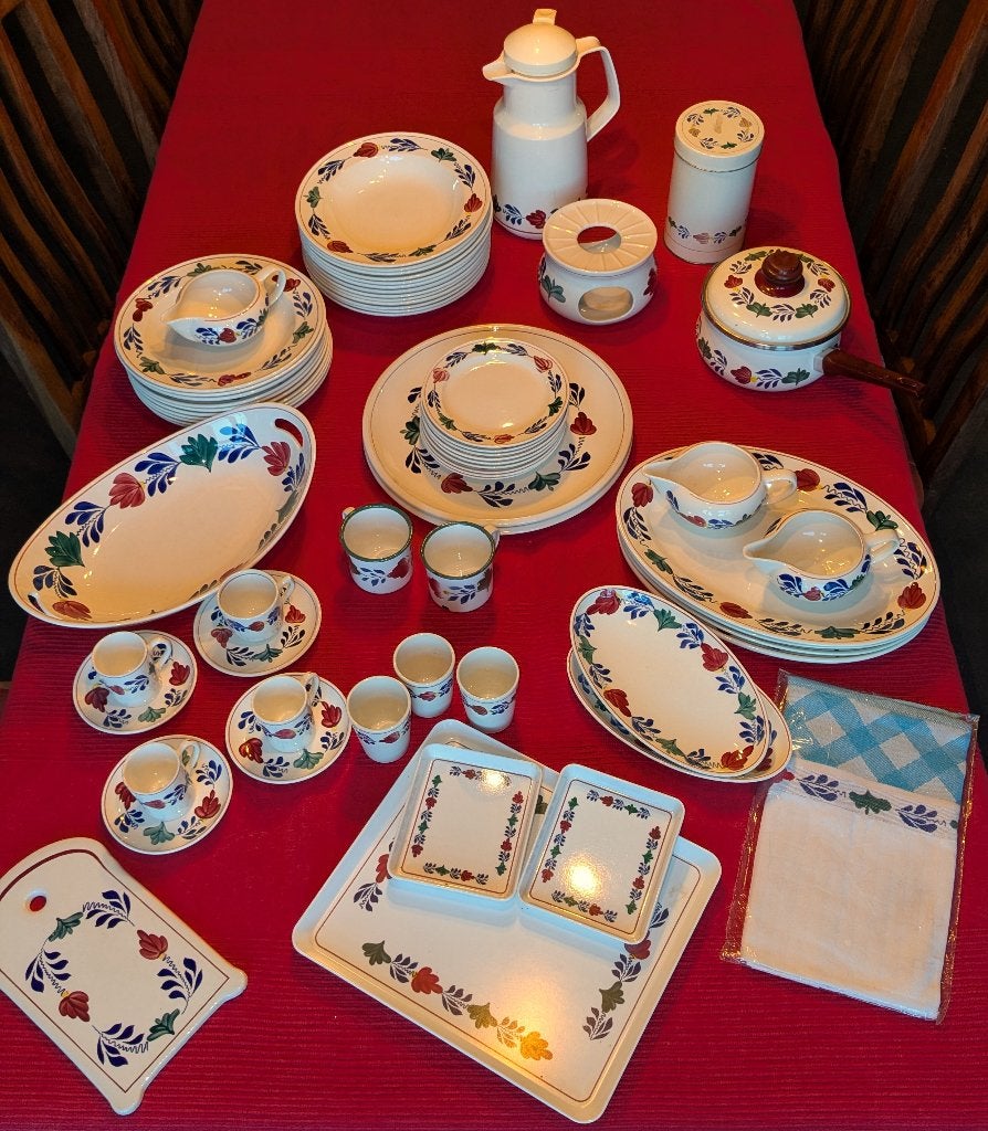 Groot servies Landelijk/Boerenbont stijl, Huis en Inrichting, Keuken | Servies, Ophalen, Overige merken, Keramiek, Zo goed als nieuw